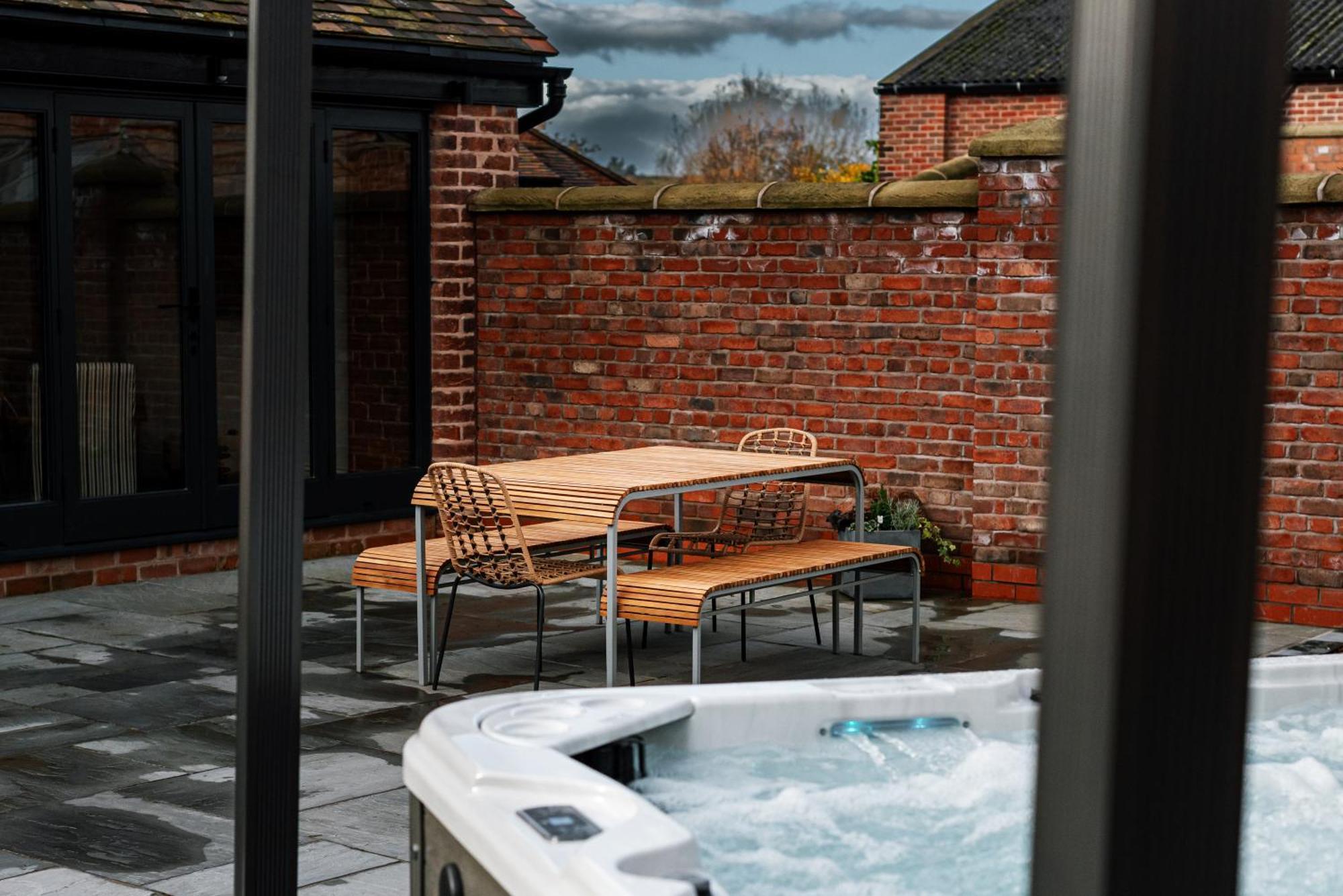 Pigeon House - Unique Barn With Private Garden, Hot Tub And Wood Burner Shrewsbury Exterior foto