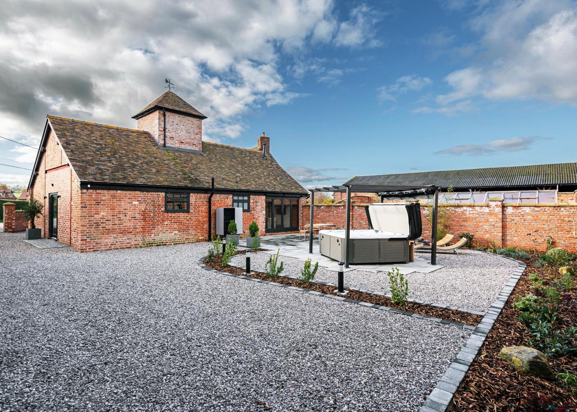 Pigeon House - Unique Barn With Private Garden, Hot Tub And Wood Burner Shrewsbury Exterior foto